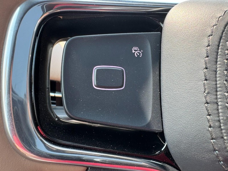 Lincoln Navigator L Vehicle Full-screen Gallery Image 18