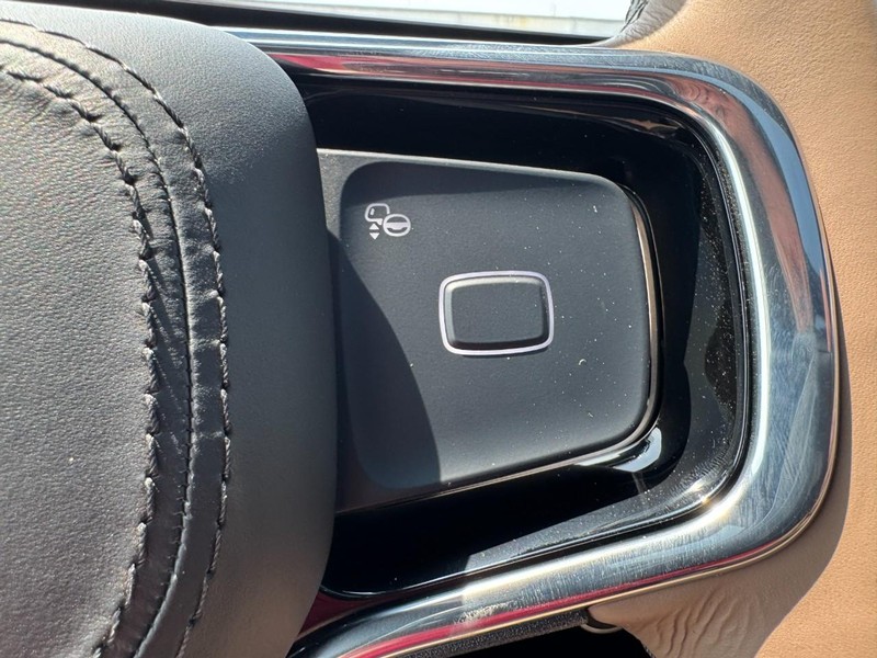 Lincoln Navigator L Vehicle Full-screen Gallery Image 19