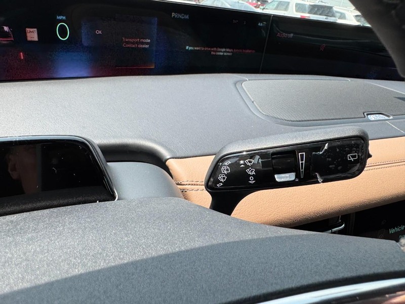Lincoln Navigator L Vehicle Full-screen Gallery Image 21