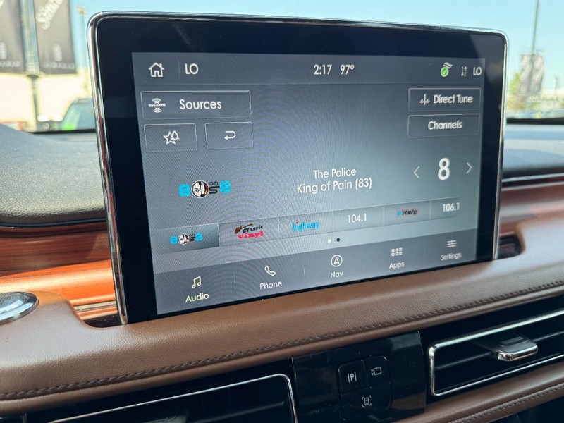 Lincoln Aviator Vehicle Full-screen Gallery Image 16