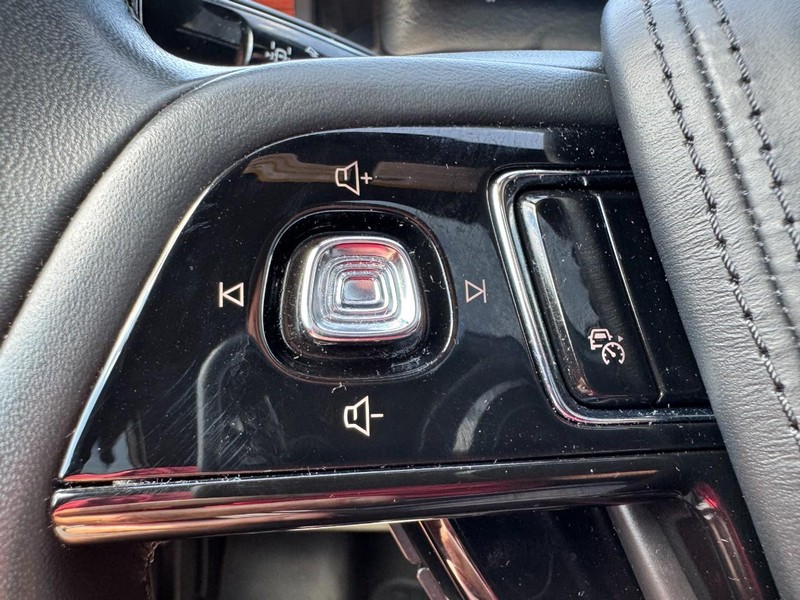 Lincoln Aviator Vehicle Full-screen Gallery Image 18