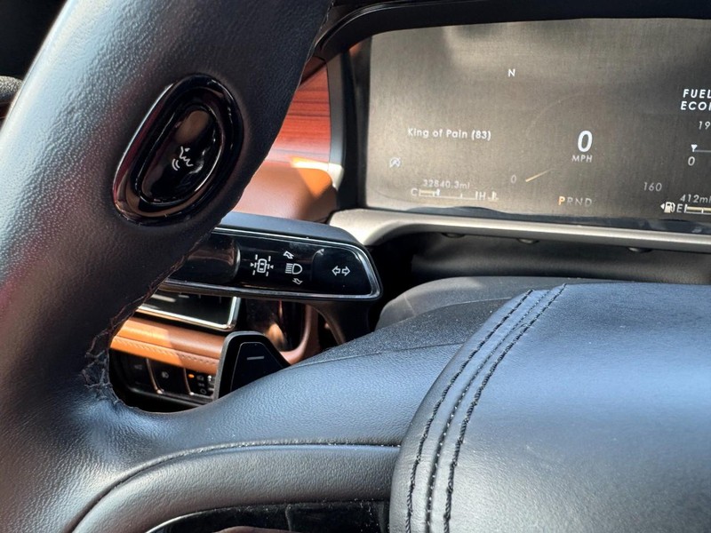 Lincoln Aviator Vehicle Full-screen Gallery Image 20