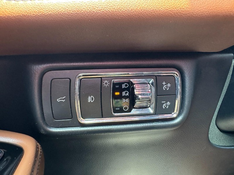 Lincoln Aviator Vehicle Full-screen Gallery Image 22