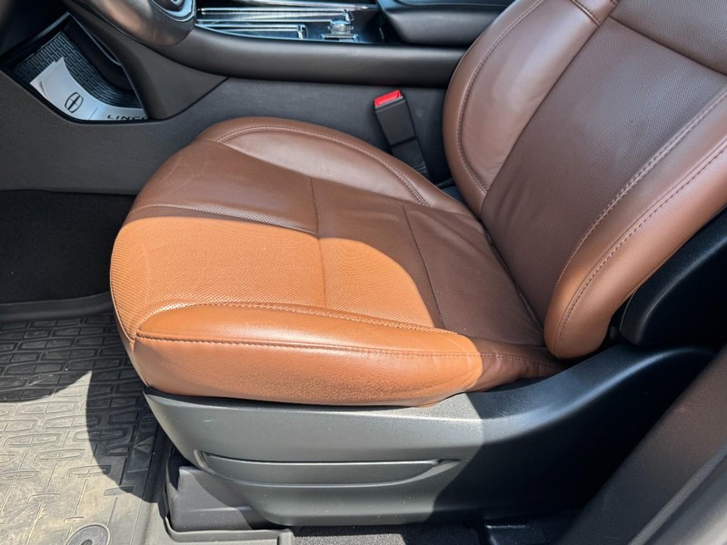 Lincoln Aviator Vehicle Full-screen Gallery Image 26