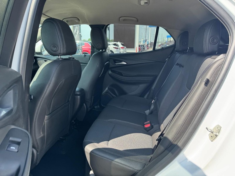 Buick Encore GX Vehicle Full-screen Gallery Image 12