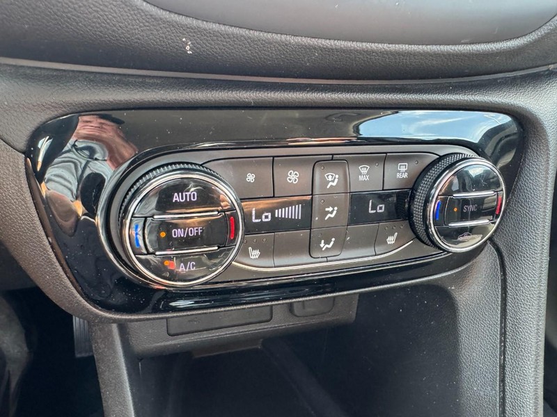 Buick Encore GX Vehicle Full-screen Gallery Image 17