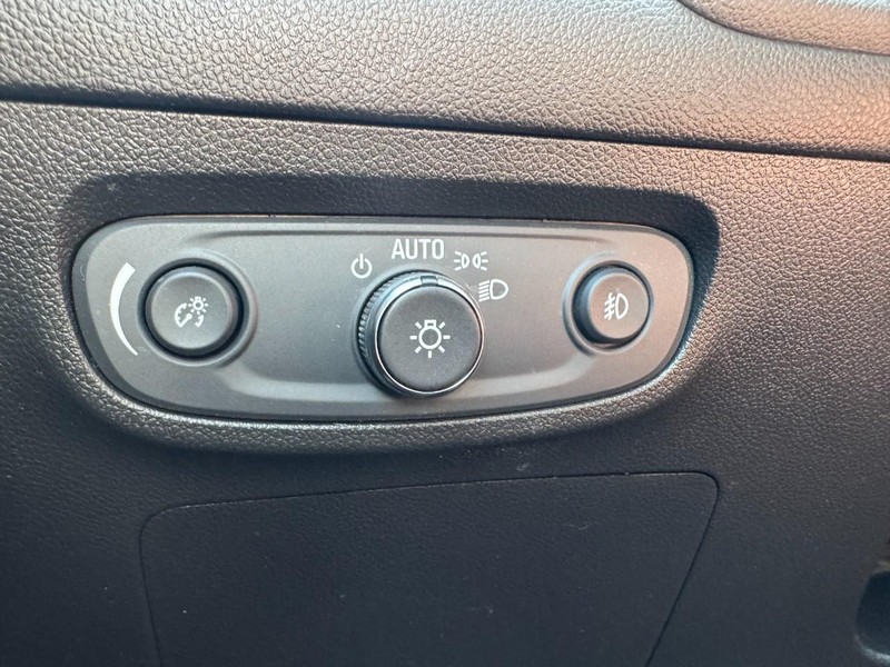 Buick Encore GX Vehicle Full-screen Gallery Image 22