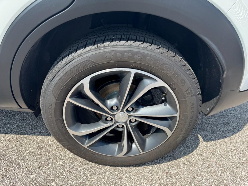 Buick Encore GX Vehicle Full-screen Gallery Image 27
