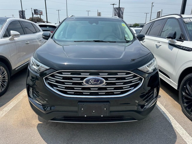 Ford Edge Vehicle Full-screen Gallery Image 02