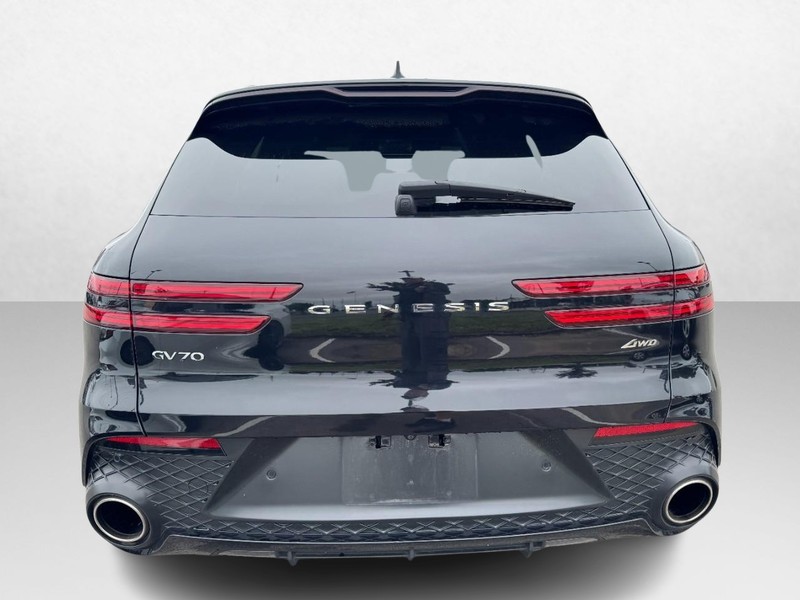 Genesis GV70 Vehicle Full-screen Gallery Image 06
