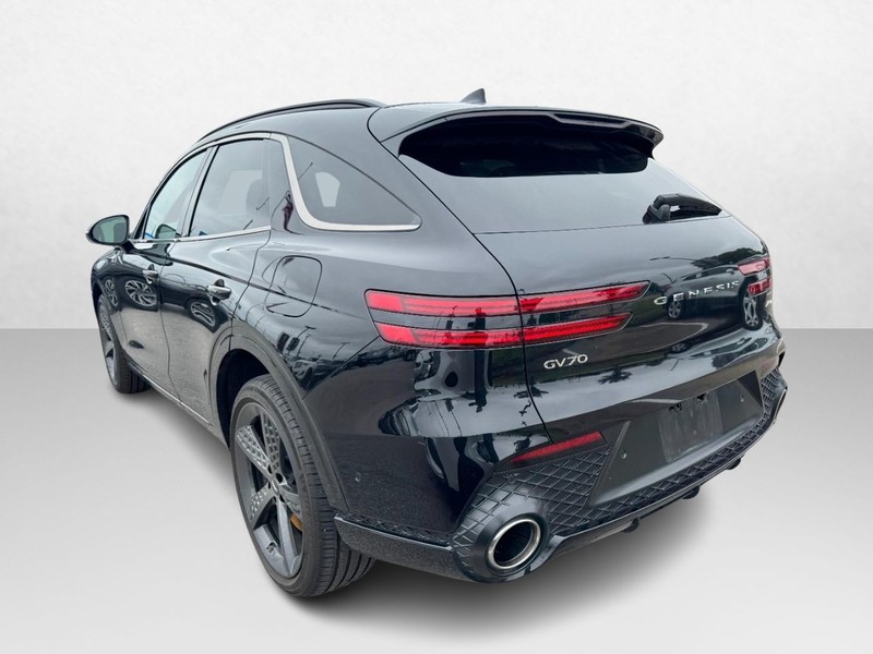 Genesis GV70 Vehicle Full-screen Gallery Image 07