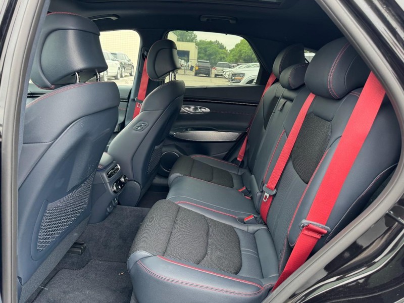 Genesis GV70 Vehicle Full-screen Gallery Image 12