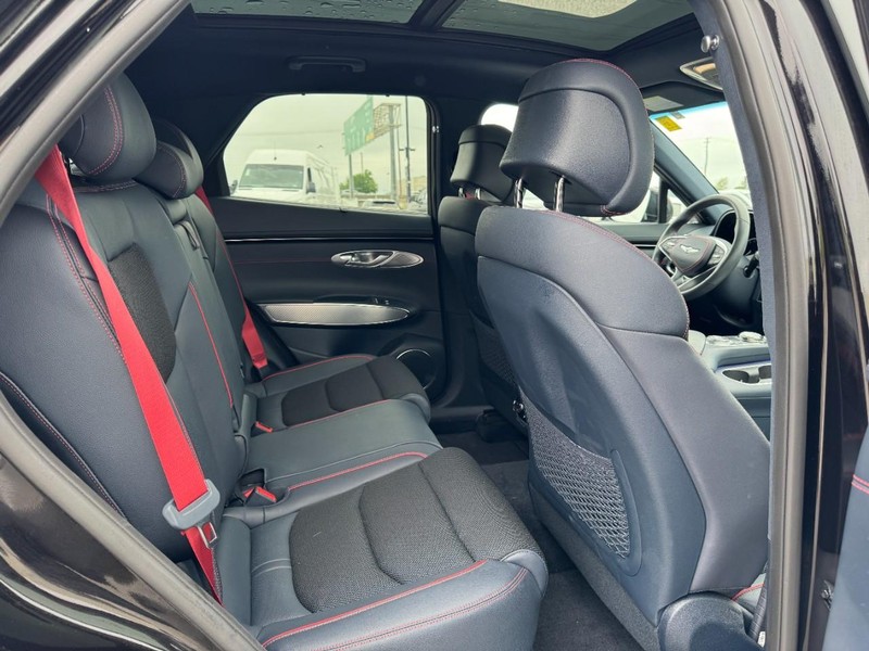 Genesis GV70 Vehicle Full-screen Gallery Image 13