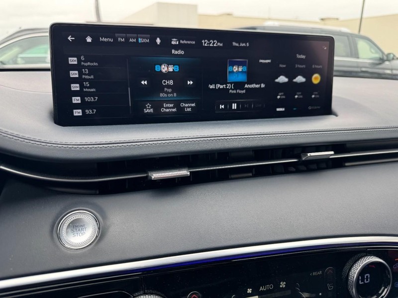 Genesis GV70 Vehicle Full-screen Gallery Image 16