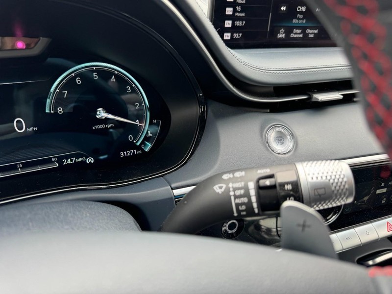 Genesis GV70 Vehicle Full-screen Gallery Image 21