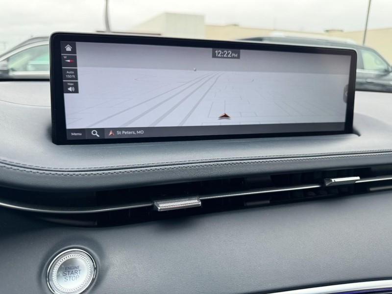 Genesis GV70 Vehicle Full-screen Gallery Image 23