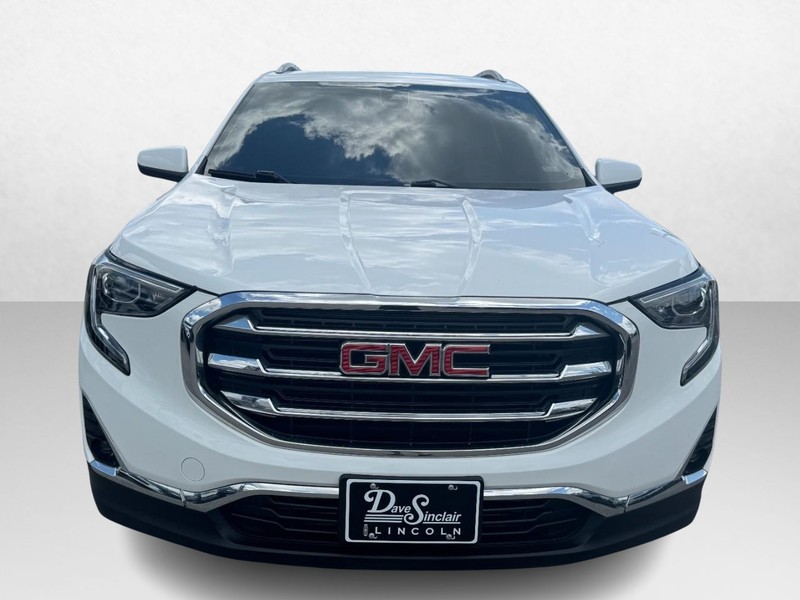 GMC Terrain Vehicle Full-screen Gallery Image 02