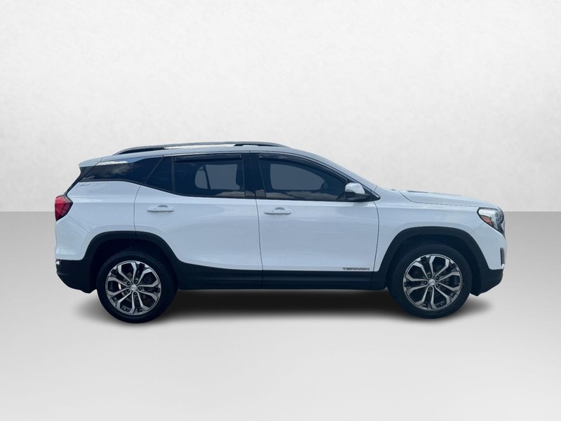 GMC Terrain Vehicle Full-screen Gallery Image 04