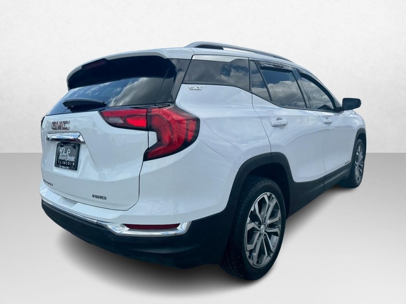 GMC Terrain Vehicle Full-screen Gallery Image 05