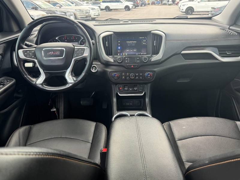 GMC Terrain Vehicle Full-screen Gallery Image 09