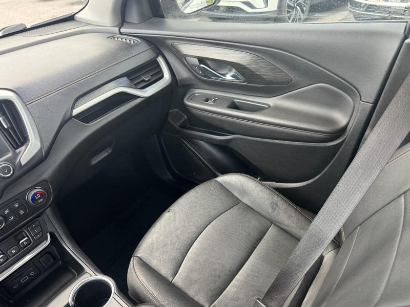 GMC Terrain Vehicle Full-screen Gallery Image 11