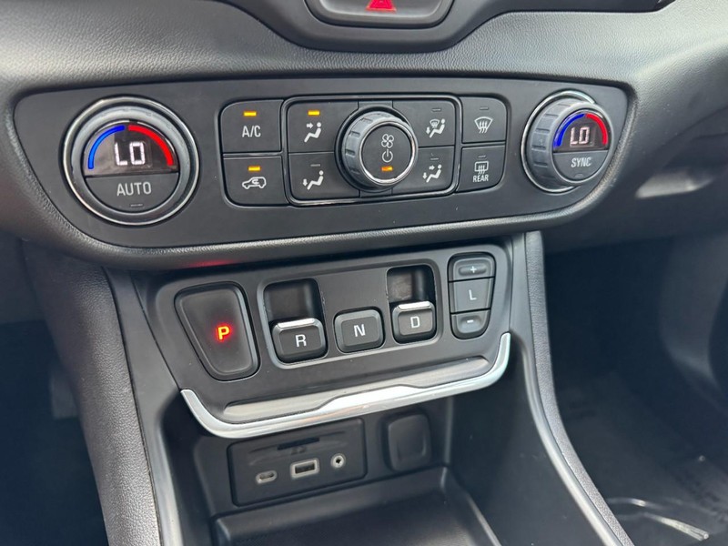 GMC Terrain Vehicle Full-screen Gallery Image 17