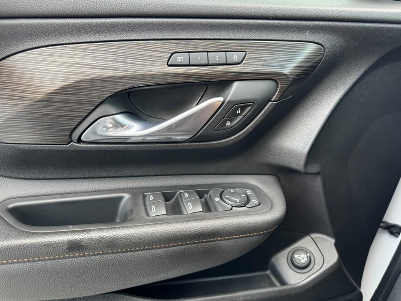 GMC Terrain Vehicle Full-screen Gallery Image 25