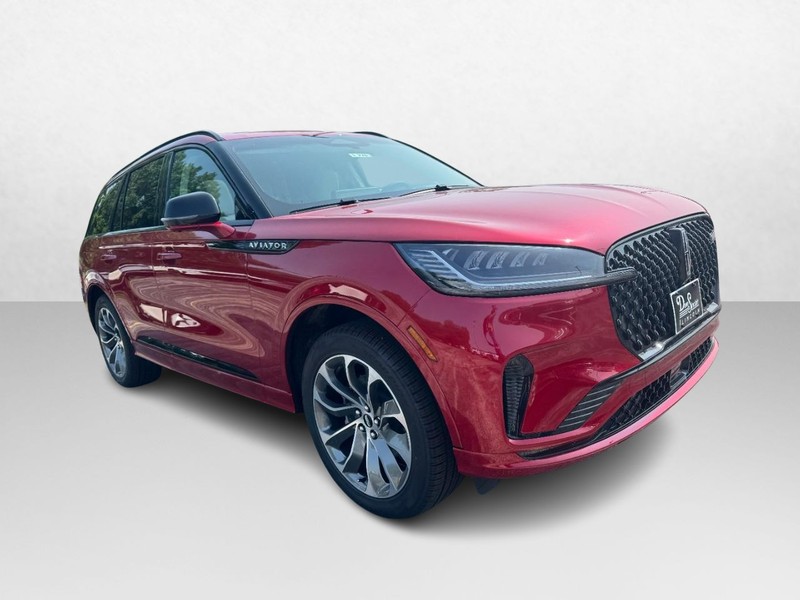 Lincoln Aviator Vehicle Full-screen Gallery Image 03