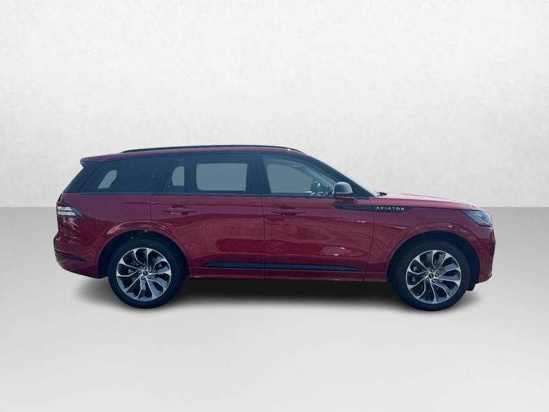 Lincoln Aviator Vehicle Full-screen Gallery Image 04