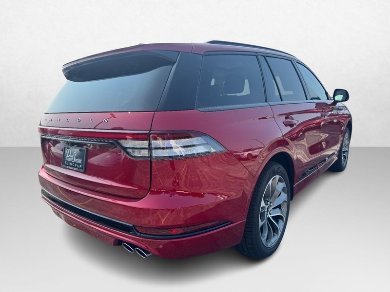 Lincoln Aviator Vehicle Full-screen Gallery Image 05