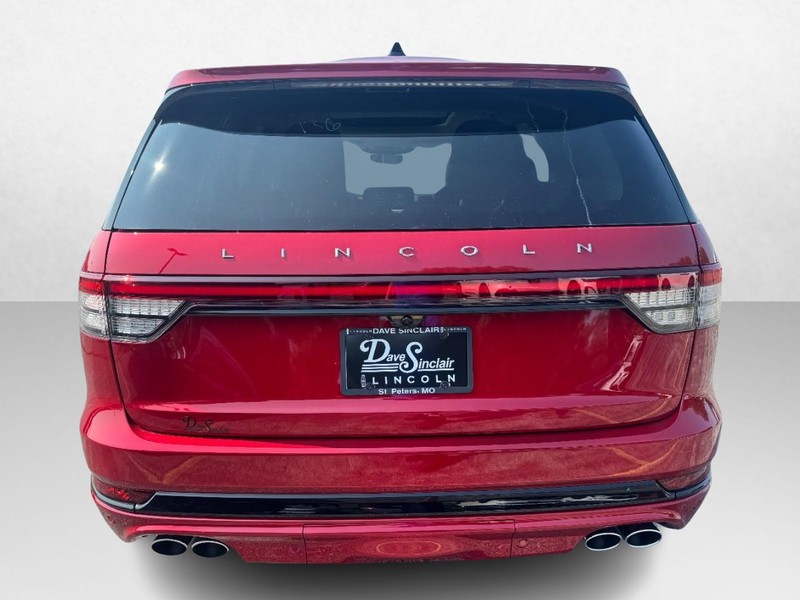 Lincoln Aviator Vehicle Full-screen Gallery Image 06