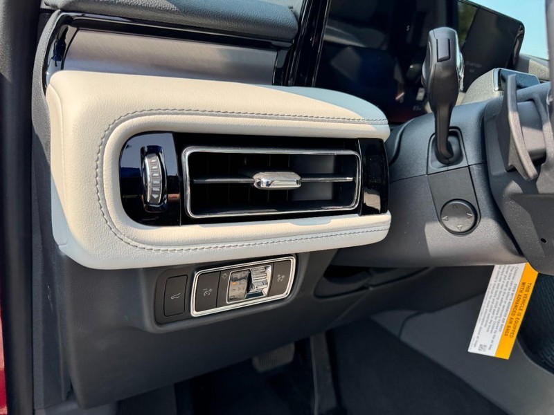 Lincoln Aviator Vehicle Full-screen Gallery Image 14