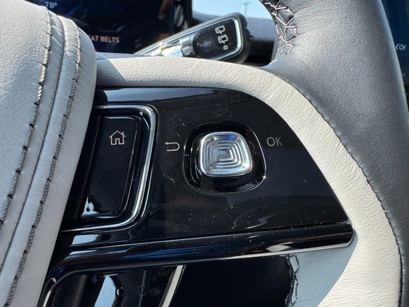 Lincoln Aviator Vehicle Full-screen Gallery Image 19
