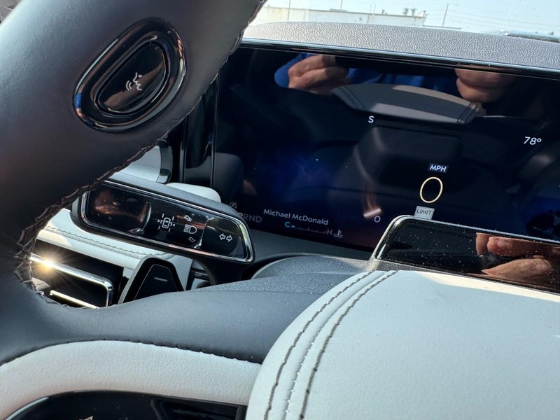 Lincoln Aviator Vehicle Full-screen Gallery Image 20
