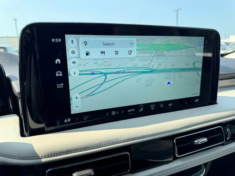 Lincoln Aviator Vehicle Full-screen Gallery Image 23