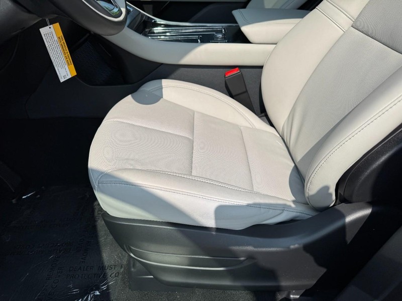 Lincoln Aviator Vehicle Full-screen Gallery Image 26