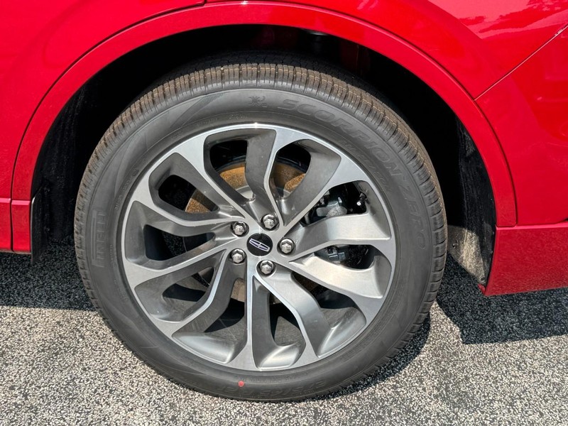 Lincoln Aviator Vehicle Full-screen Gallery Image 27
