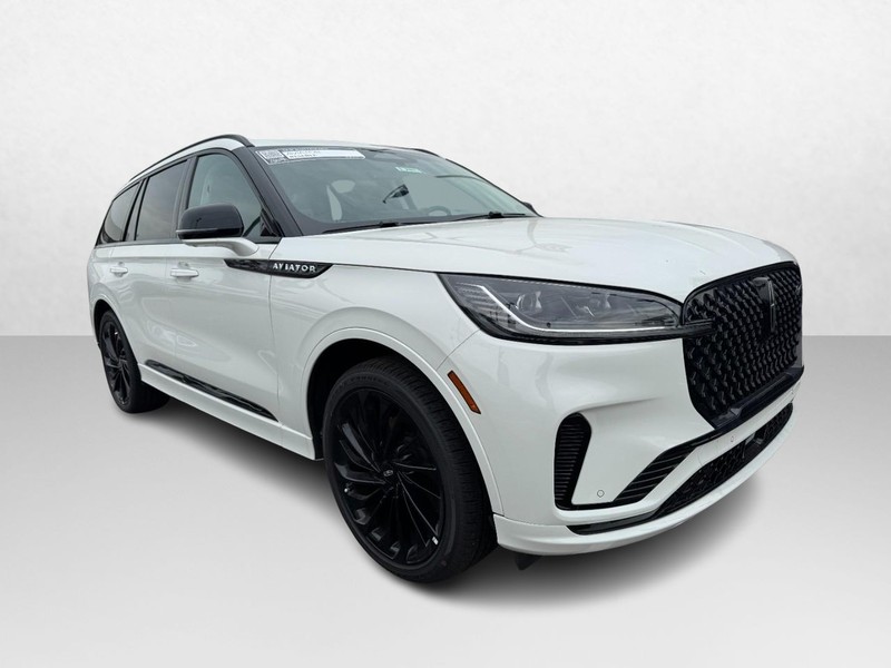 Lincoln Aviator Vehicle Full-screen Gallery Image 03