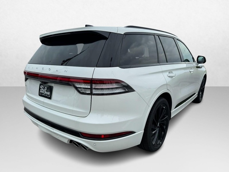Lincoln Aviator Vehicle Full-screen Gallery Image 05