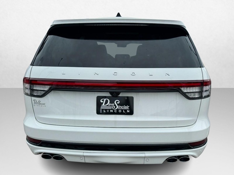 Lincoln Aviator Vehicle Full-screen Gallery Image 06