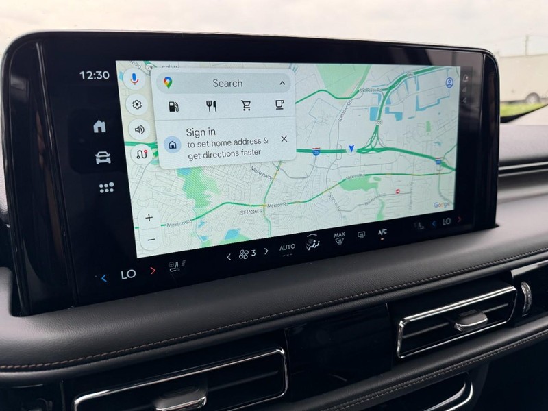 Lincoln Aviator Vehicle Full-screen Gallery Image 23