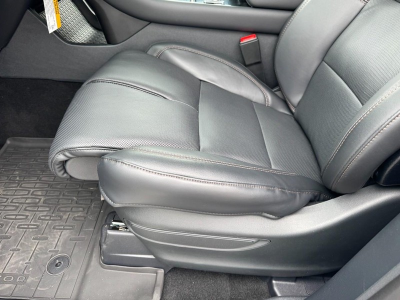 Lincoln Aviator Vehicle Full-screen Gallery Image 26