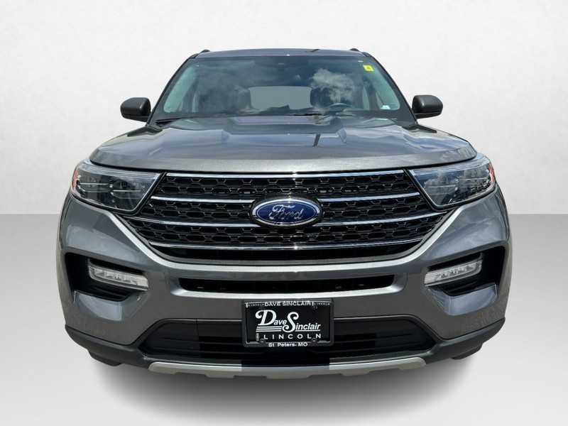 Ford Explorer Vehicle Full-screen Gallery Image 02