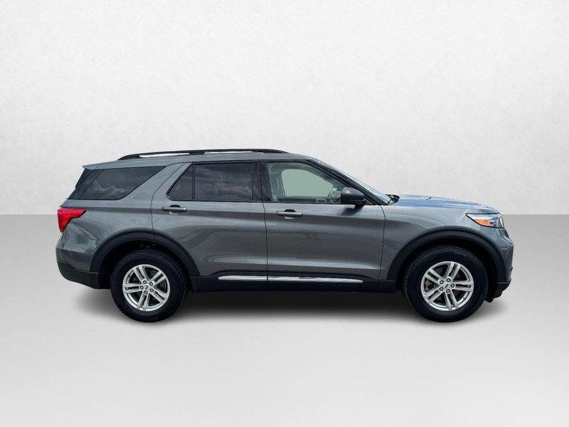Ford Explorer Vehicle Full-screen Gallery Image 04
