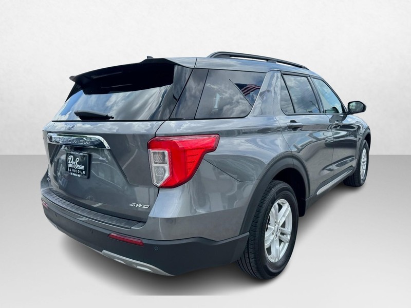 Ford Explorer Vehicle Full-screen Gallery Image 05