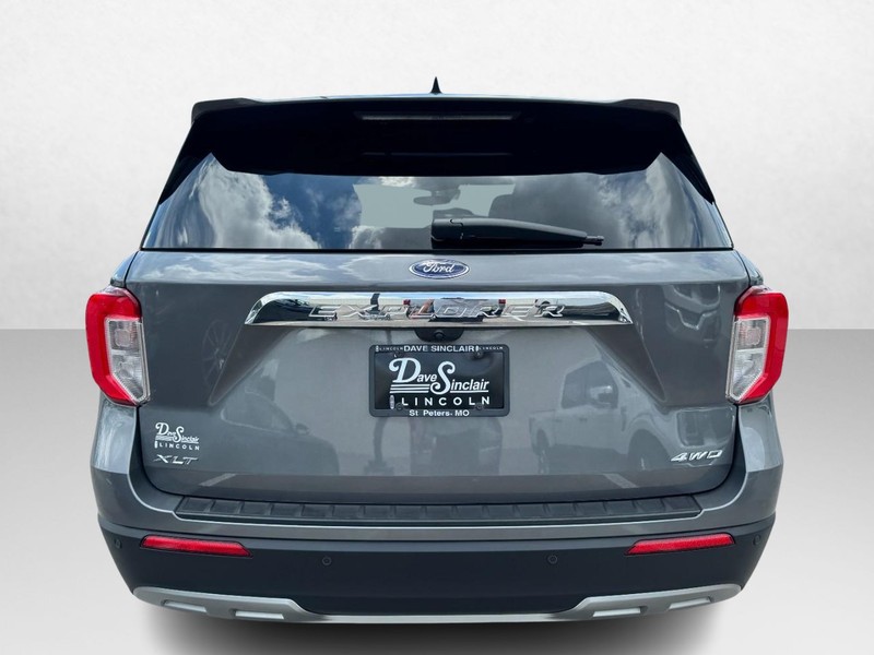 Ford Explorer Vehicle Full-screen Gallery Image 06