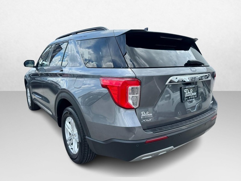Ford Explorer Vehicle Full-screen Gallery Image 07