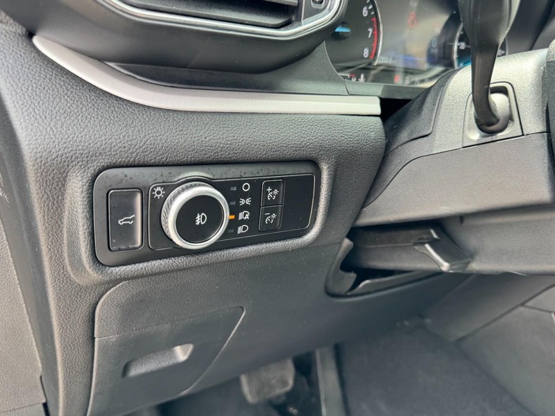 Ford Explorer Vehicle Full-screen Gallery Image 14