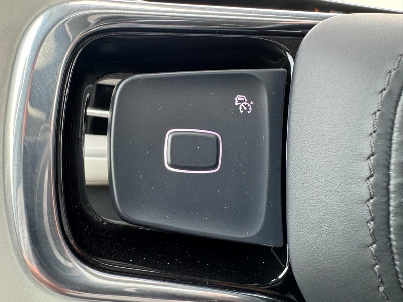 Lincoln Navigator L Vehicle Full-screen Gallery Image 18
