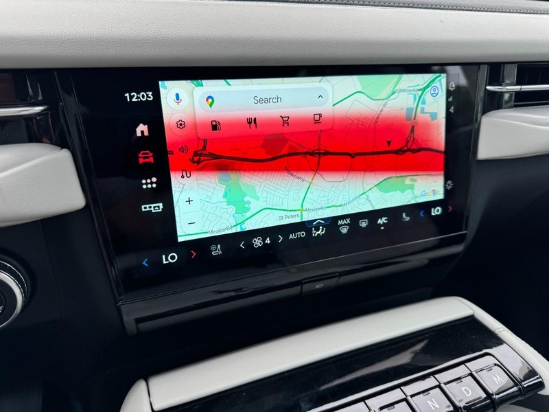Lincoln Navigator L Vehicle Full-screen Gallery Image 23
